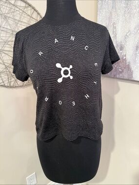 Orangetheory Lululemon Fitness Black Logo Crop Tee size 6